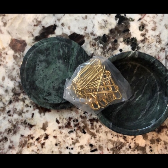 Marble jewelry round box or paper clip holder - Picture 3 of 8